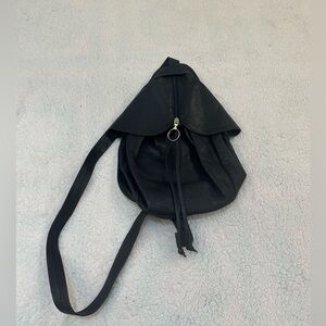 MUNDI genuine leather bag made in Canada.